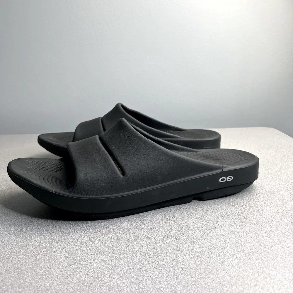 OOFOS OOahh Black Slide Recovery Sandals Unisex